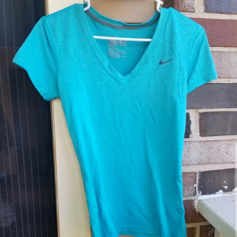 Nike dry fit v neck top XS